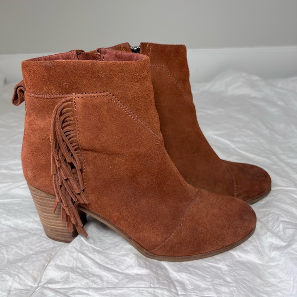 TOMS Lunata Suede Fringe Cognac Brown Bootie Womens Size 9 Boho Cowgirl Chic - Picture 3 of 15